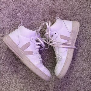 LAST CHANCE Veja White High-Top Sneakers